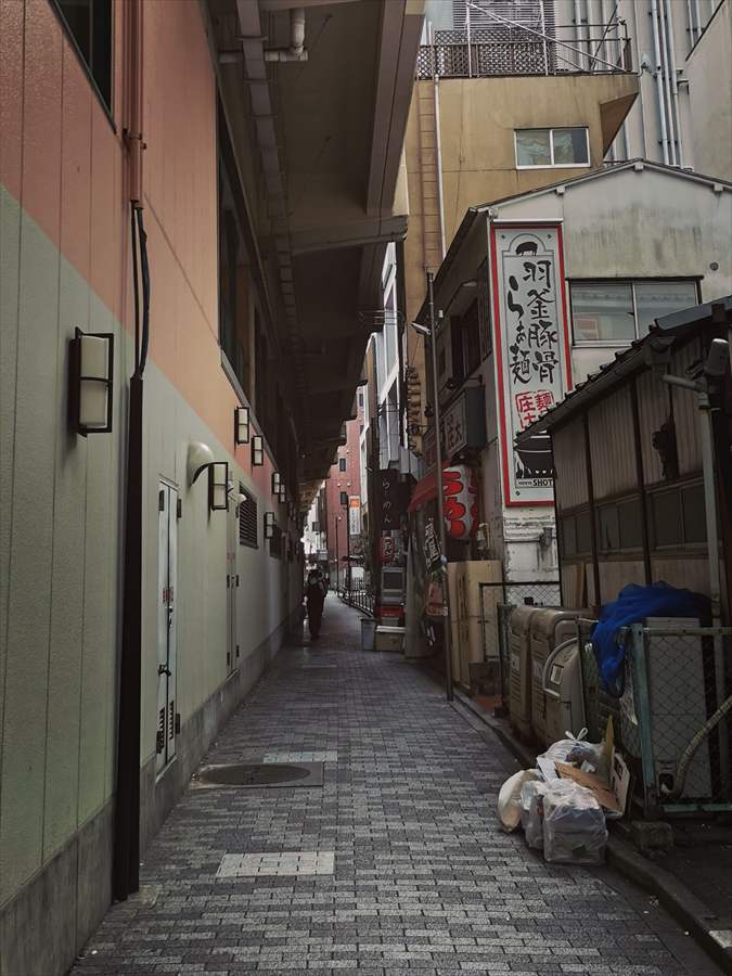 練馬駅高架下の路地