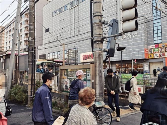 町屋駅前停留場と踏切