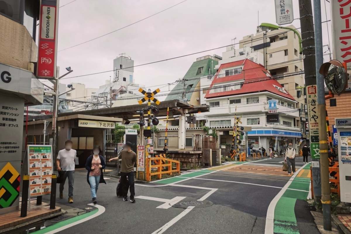 下北沢駅の西口１（北側）