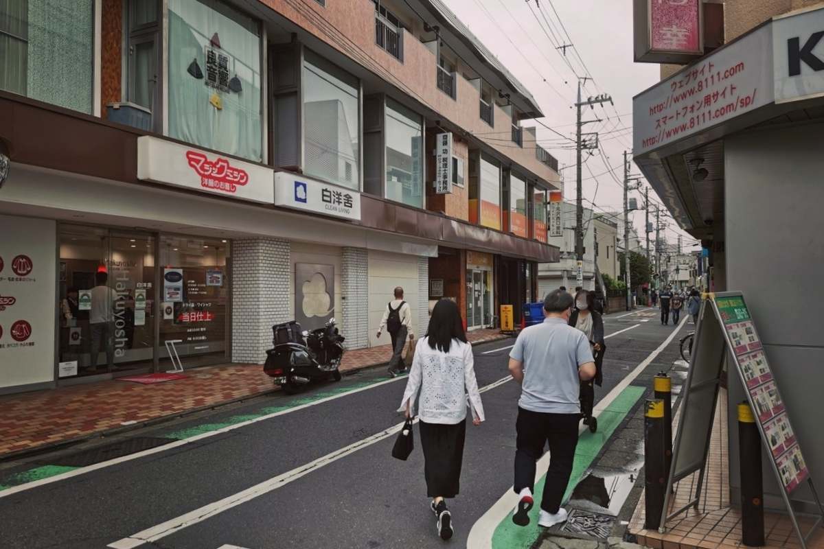 下北沢駅の西口の周辺風景