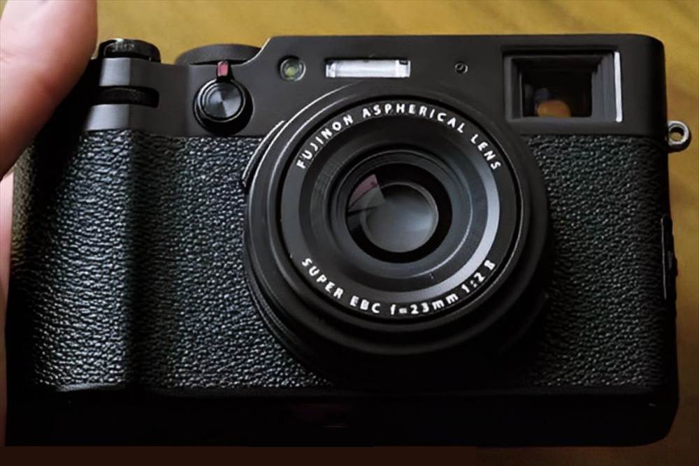 FUJIFILM X100V