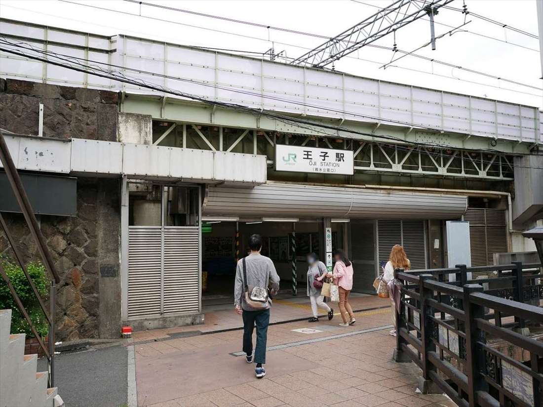 JR王子駅の親水公園口周辺の風景写真