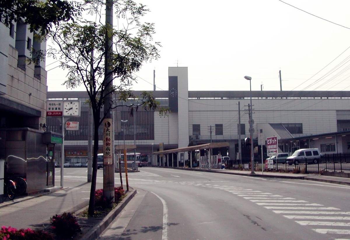古川駅の駅舎（駅正面口）