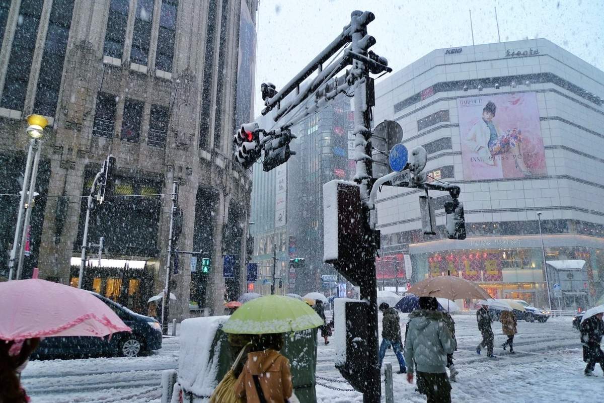 新宿三丁目の交差点