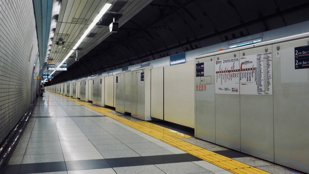 西早稲田駅 ホーム