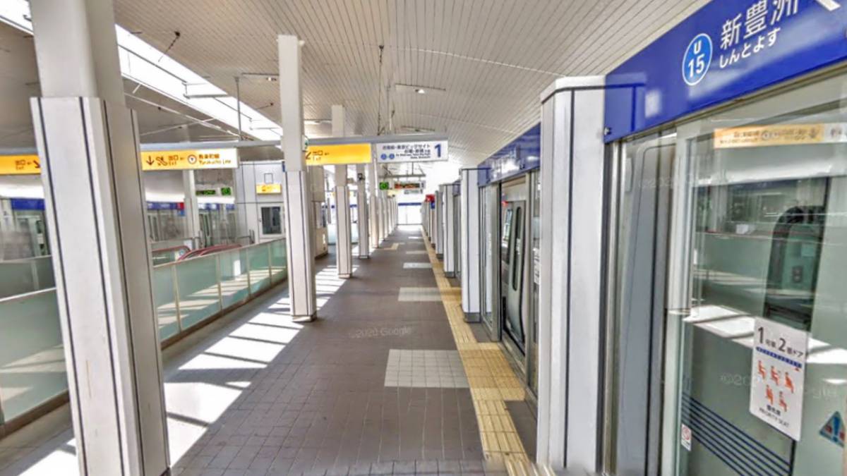 ゆりかもめの豊洲駅ホーム