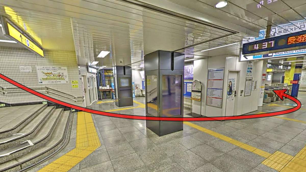 ７番口から入り、階段で地下１階へと下ります。階段を下りて前方に進むと、左側に有楽町線の豊洲駅前交差点改札があります。