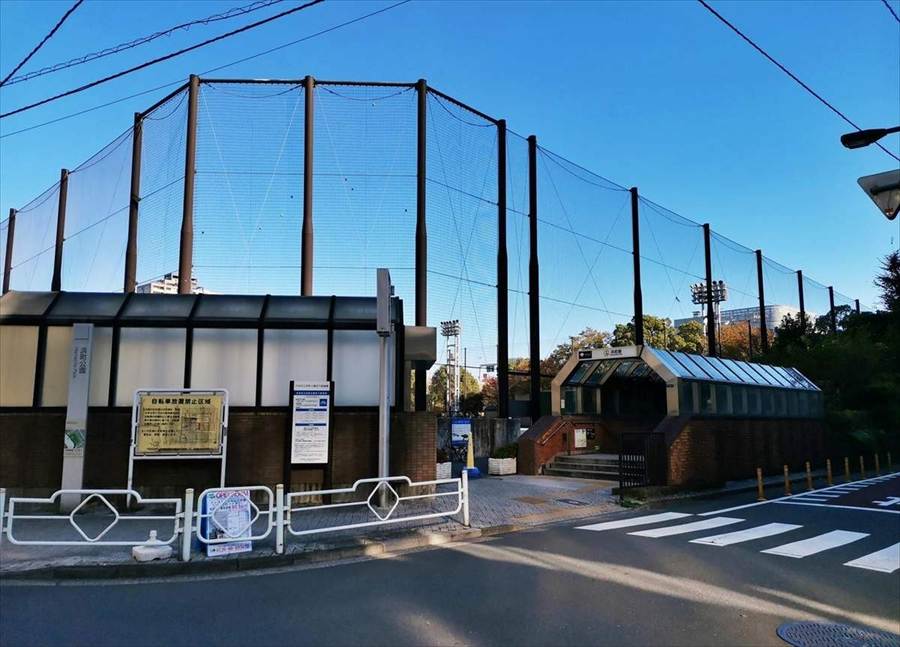 浜町駅のA1出入口周辺の風景