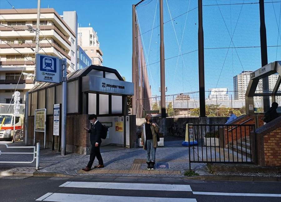 浜町駅の地下駐輪場出入口