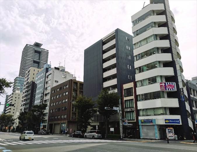 浜町駅すぐ近くの清洲橋通り