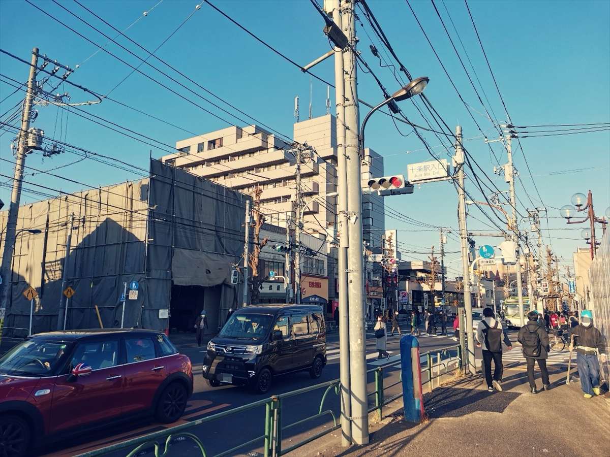 十条駅前のバス通り