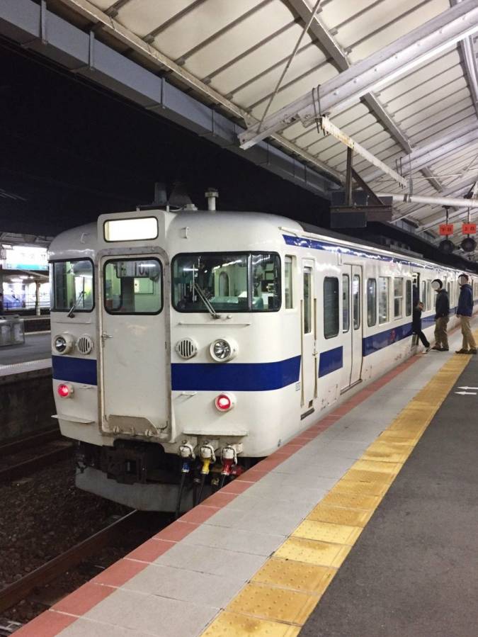 下関駅で撮影した415系電車【門司のデッドセクションについても解説