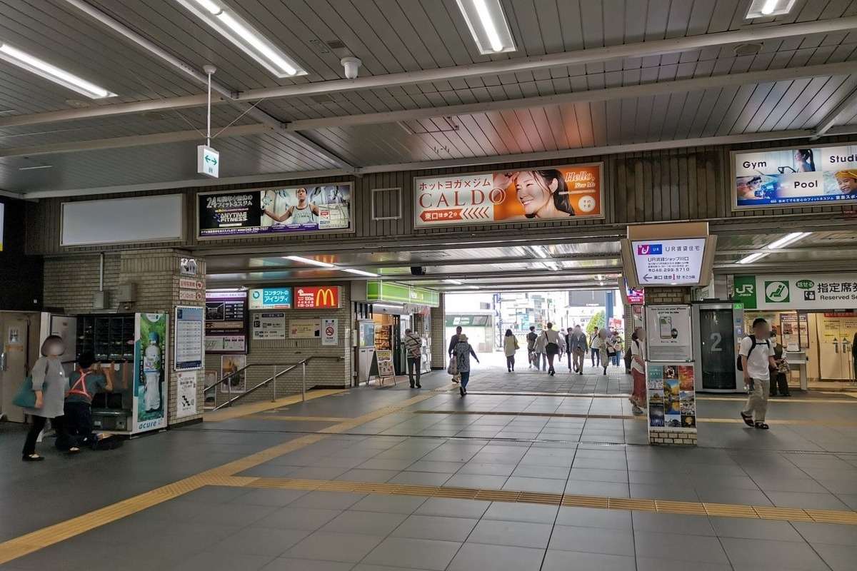 川口駅 構内 東口方面