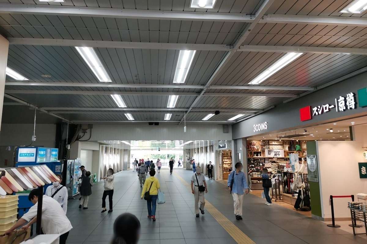 川口駅 構内 西口方面