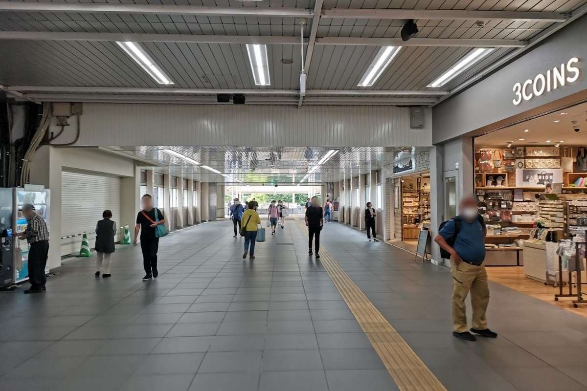 川口駅 構内 西口方面