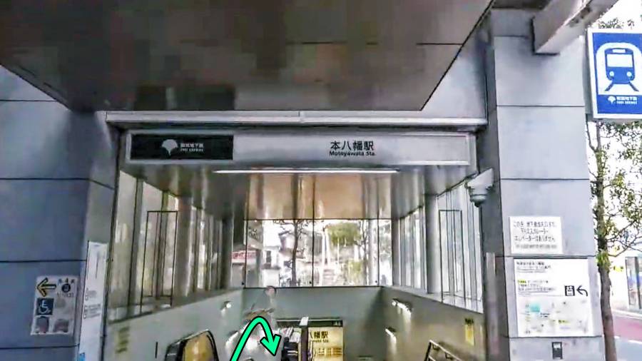 都営新宿線本八幡駅の入口（A6）