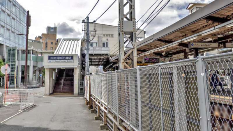 京成八幡駅の入口