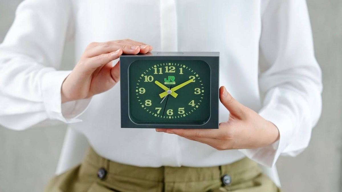 JR東日本の“あの時計”が光る仕様で再登場！目覚まし時計つきムック第2