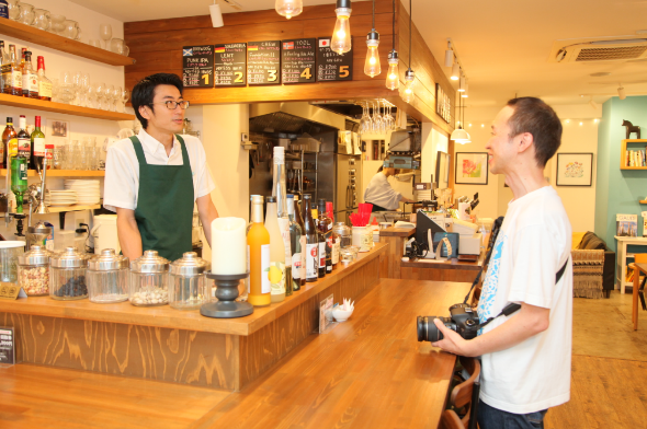 まずはお店の方にご挨拶。僕はこの瞬間が一番緊張します。