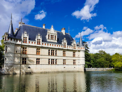 ルネサンス様式の美しい館アゼ・ル・リドー城とフランス人にも