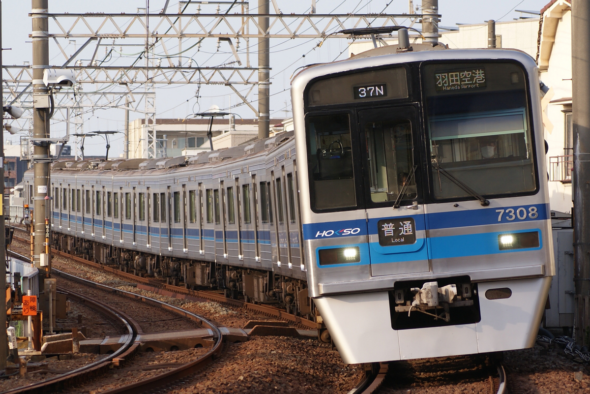 猛暑の立石カーブその2。休日限定な京急車のアクセス特急、3000形快速