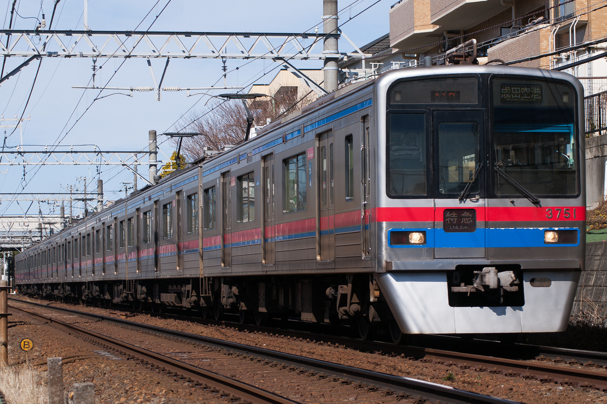 朝の京成撮影記。京急車快速と、懐かしいヘッドライトの3700形。最近の