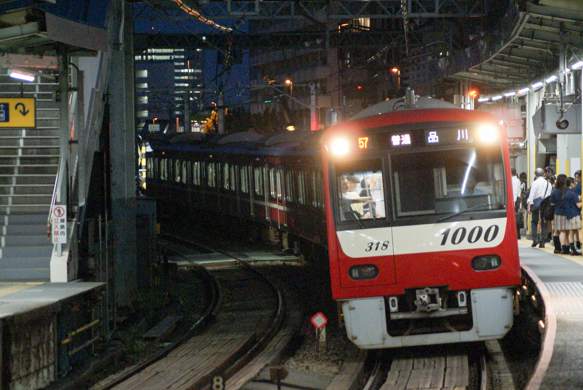 秋の夜の京急撮影記<in北品川>。600形606編成ブルースカイトレイン、新