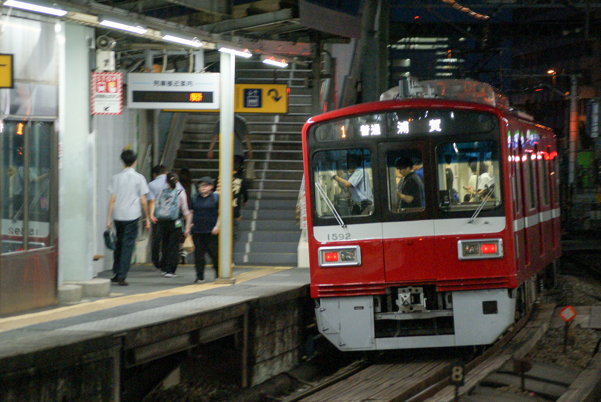 秋の夜の京急撮影記<in北品川>。600形606編成ブルースカイトレイン、新