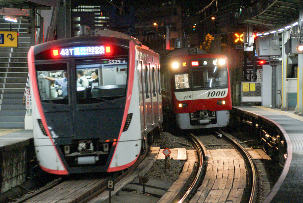 秋の夜の京急撮影記<in北品川>。600形606編成ブルースカイトレイン、新