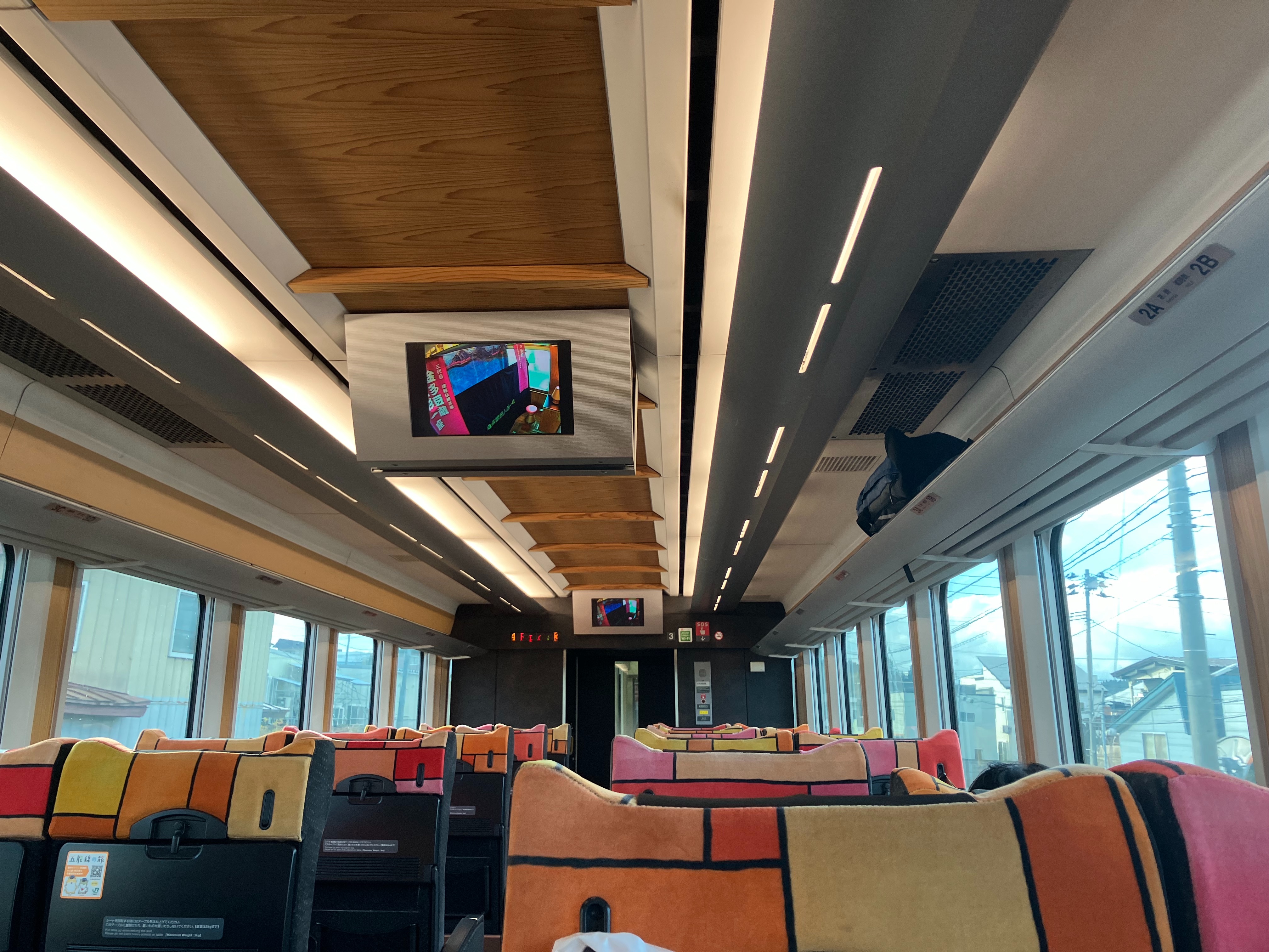 ♪室内灯付】 HB-E300系「リゾートしらかみ」(橅編成) ♪室内灯付】 HB