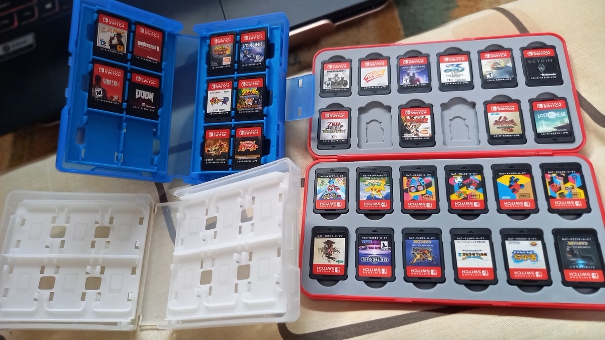 上下開きで収納したゲームカードを一目でチェック ゲームカードポータブルストレージボックス ひまつぶし