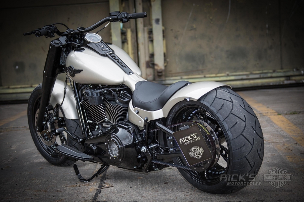 バイク：2018 Softail Fat Boy 「Rick's 1st-milwaukee-8」 - Cray