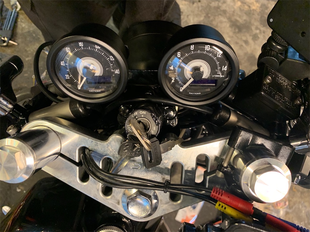 sr400 メーター　フェンダー sr400 メーター フェンダー