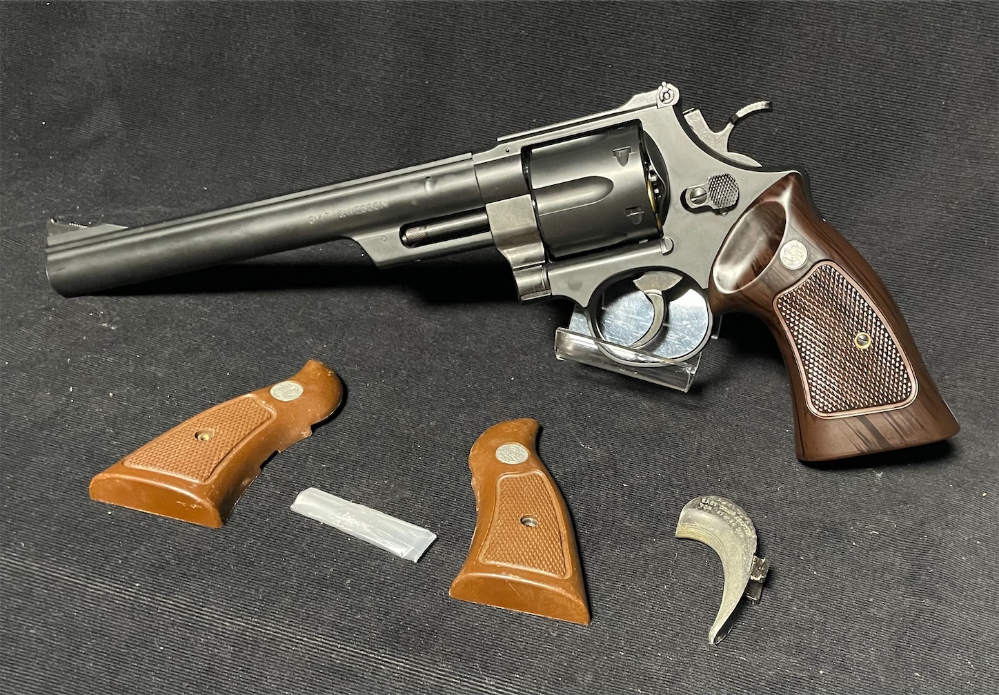 金属製リボルバー エンボス加工グリップ