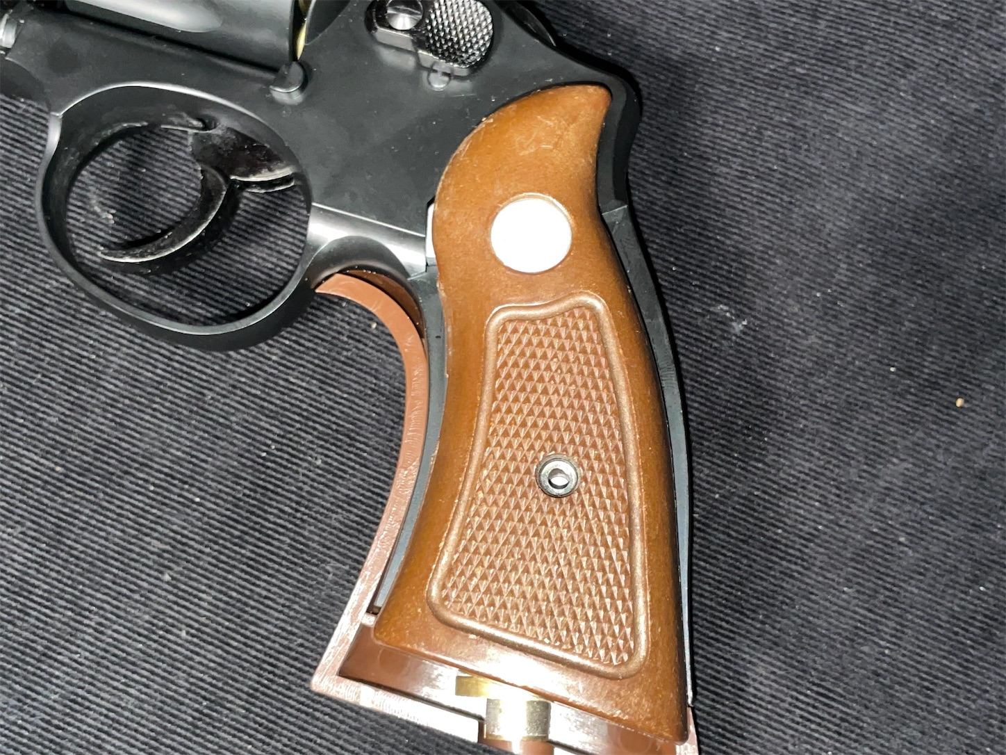 金属製リボルバー エンボス加工グリップ