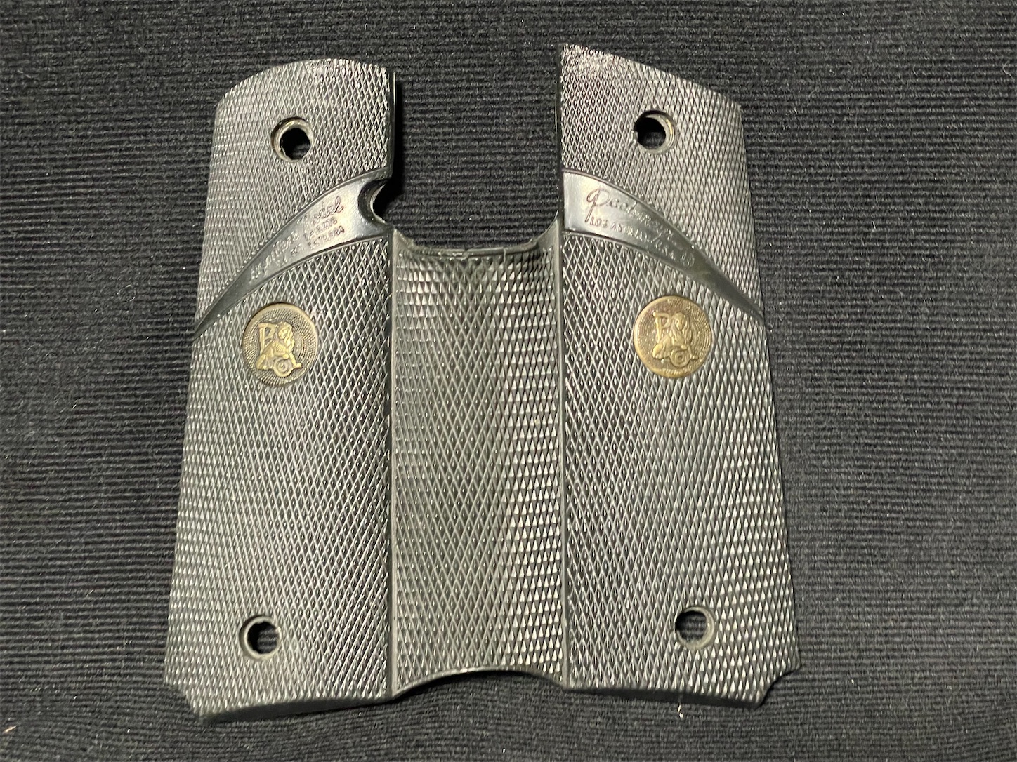 マガジン修理と併せてグリップも・・・直すッ！ - DT10mmAUTOの日記