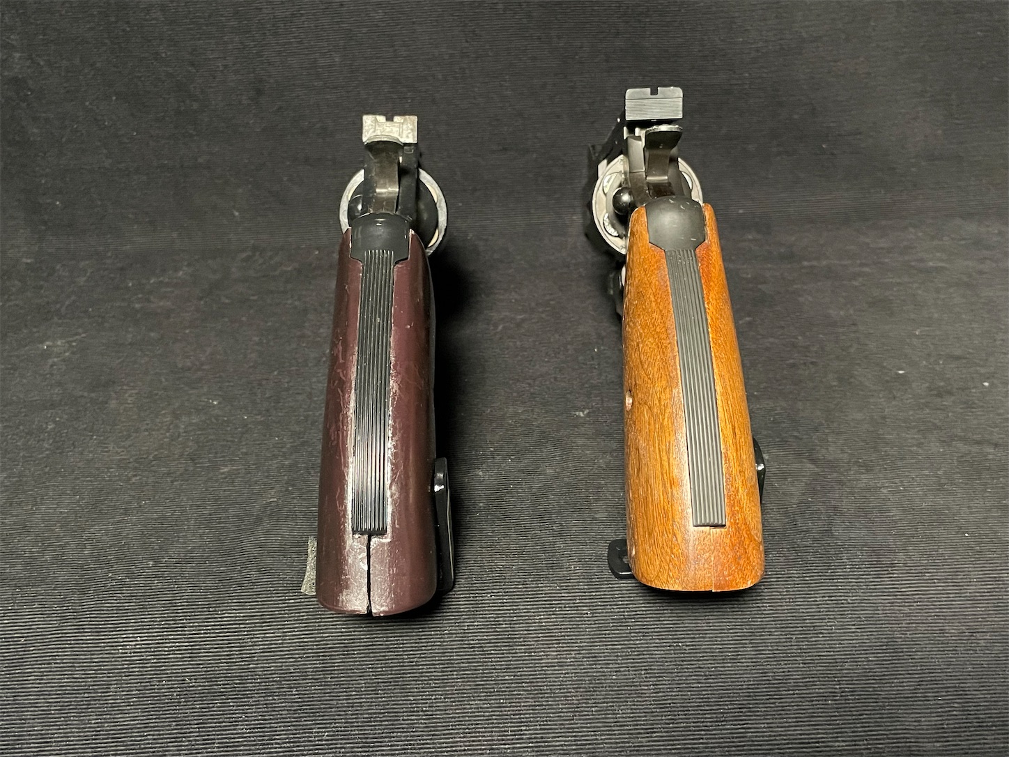 オキとハト 2人のパイソン グリップを・・・比べるッ！ - DT10mmAUTOの日記