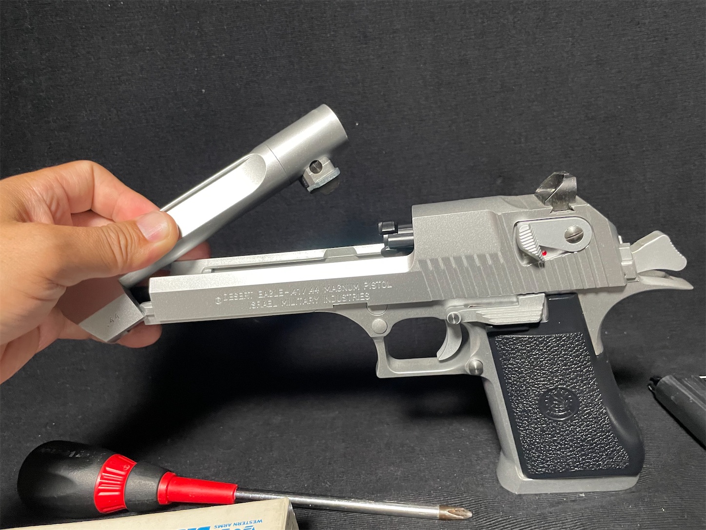 買い誠実 WAデザートイーグル用サイレンサーを・・・取り付けるために本体 トイガン