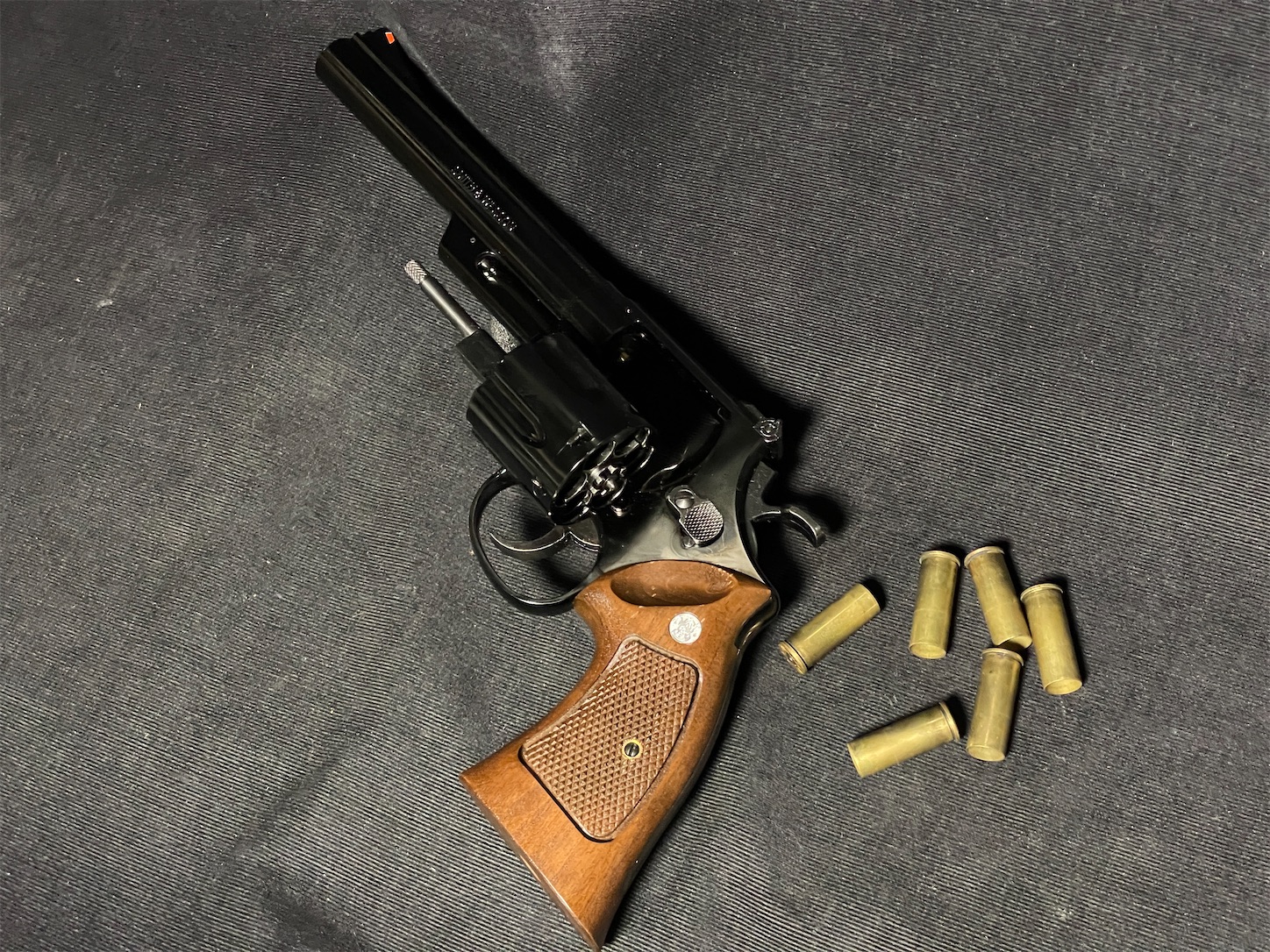拳銃か！！ 火薬銃 ビッグバン R-3 8連発 音追いピストル 日本製 害獣 鳥よ