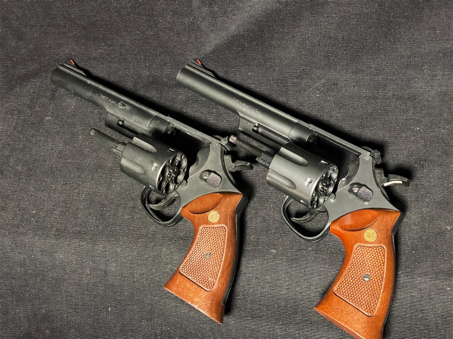 クラウンエアリボルバーM29と付属カートリッジ6発とクラウン製