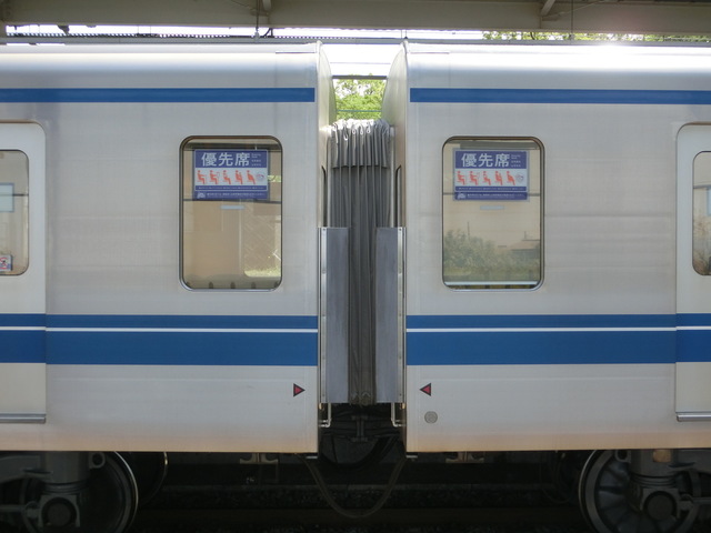 西武池袋・新宿線の電車の窓の開け方 - 大根Pスープの徒然なんちゃら