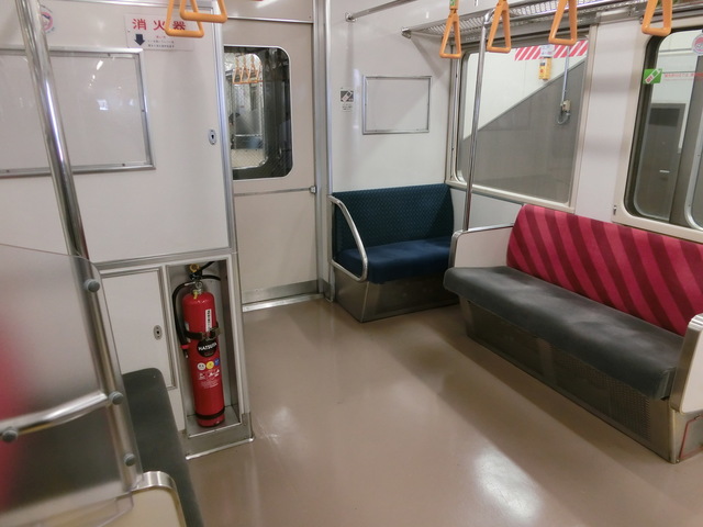 211系車内⑩ ナノ.JPG