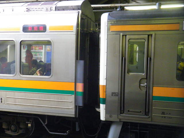 211系サロ⑮.JPG