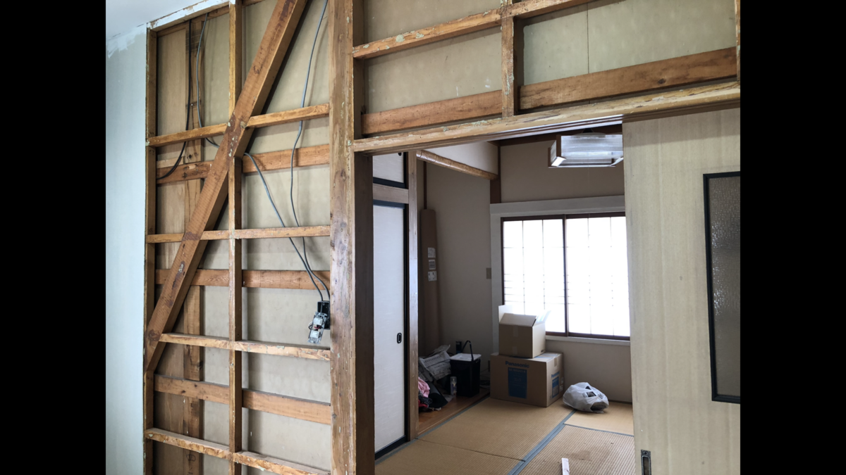 壁解体作業 壁を撤去し部屋をつなげる 壁がないと視野が広がる Diy Familiarの家族リノベーション記録