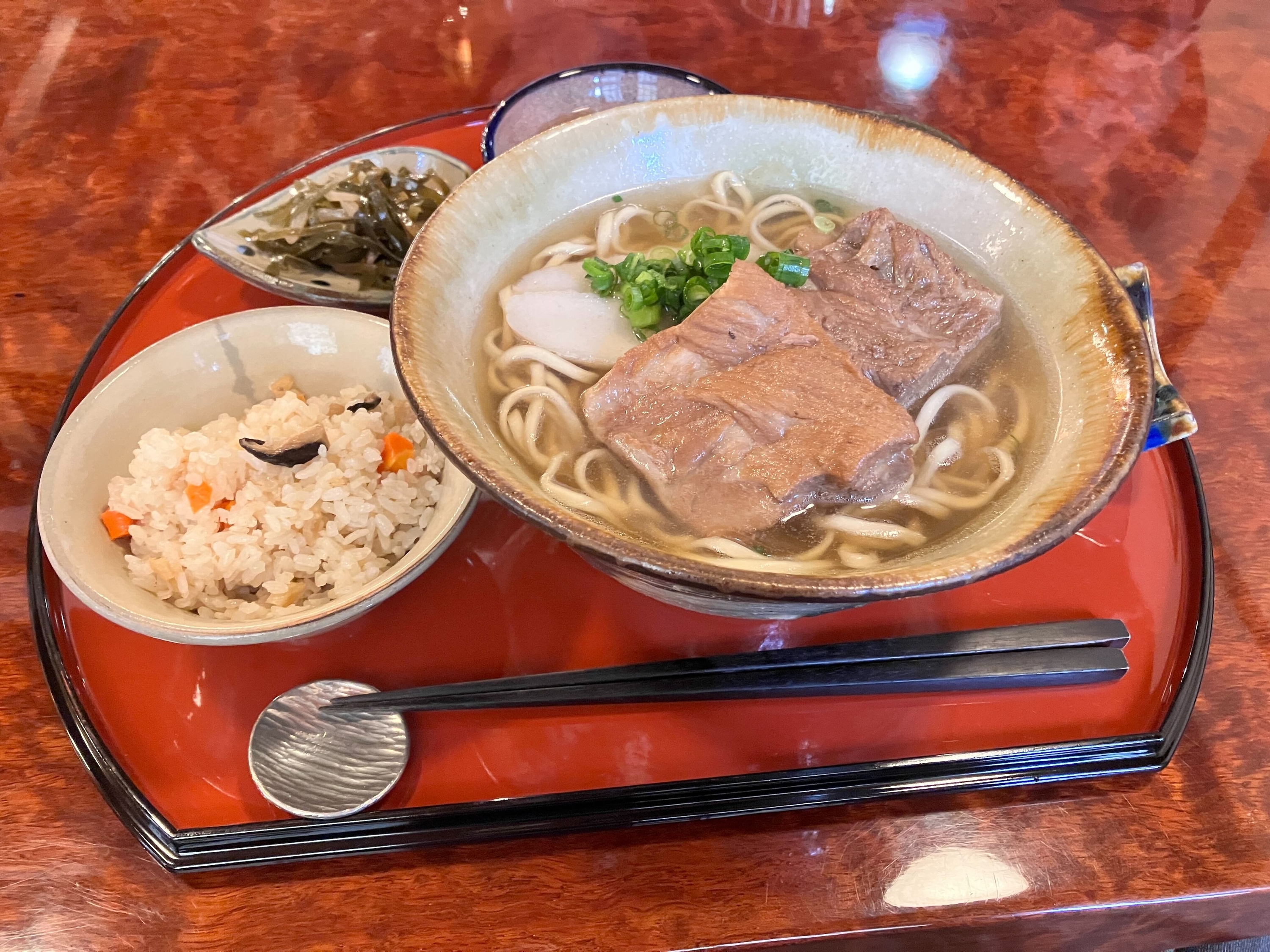 お昼に食べた沖縄そば