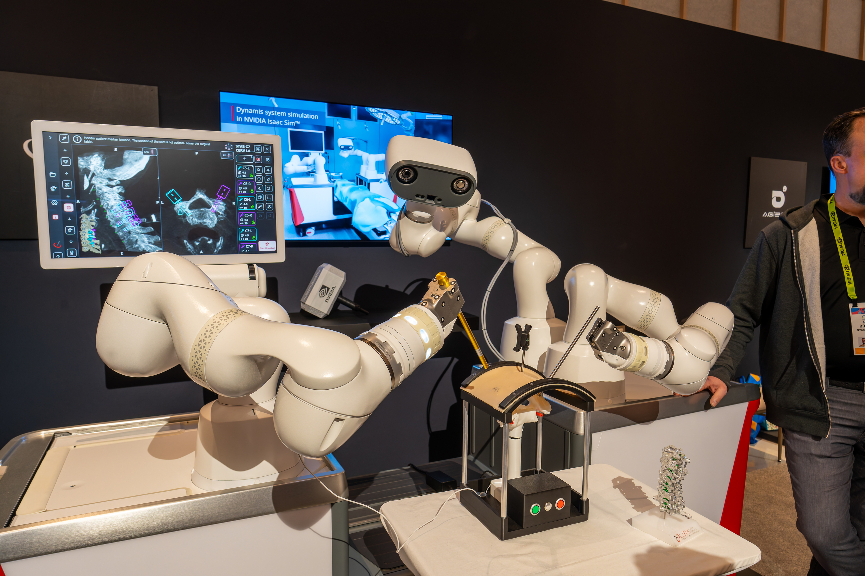 手術ロボットのデモ