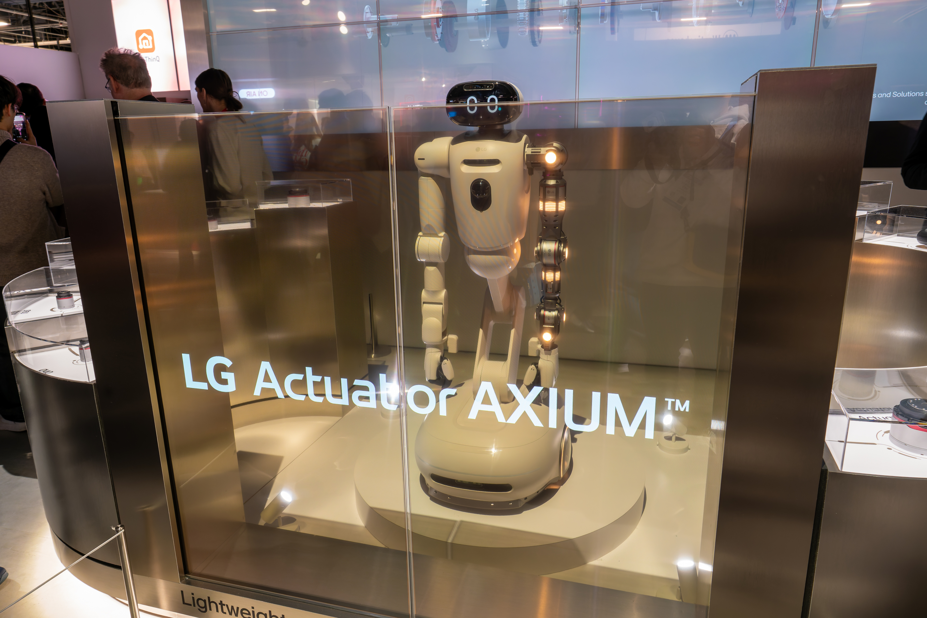 透過ディスプレイの向こう側にロボット