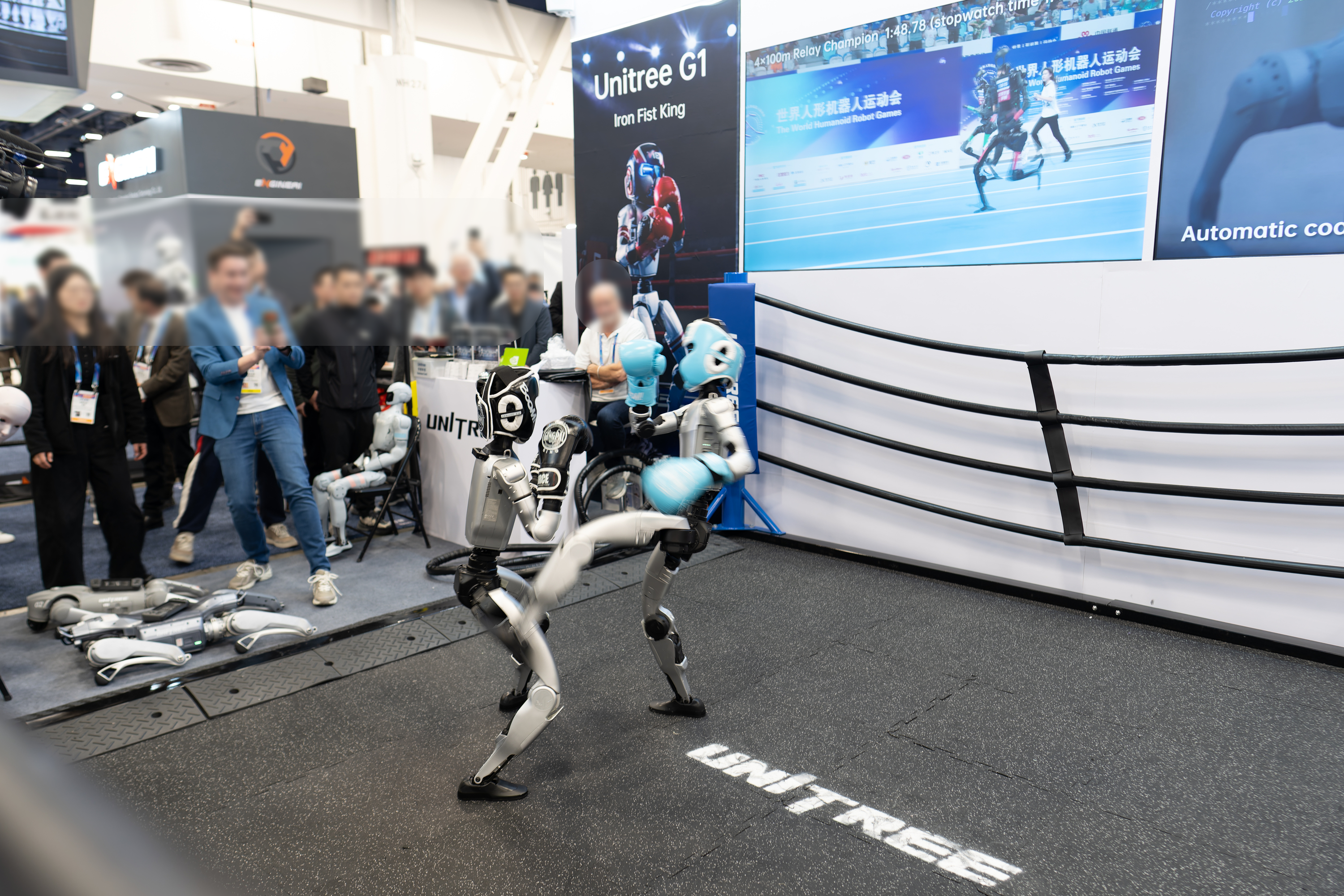 ボクシングをするロボット