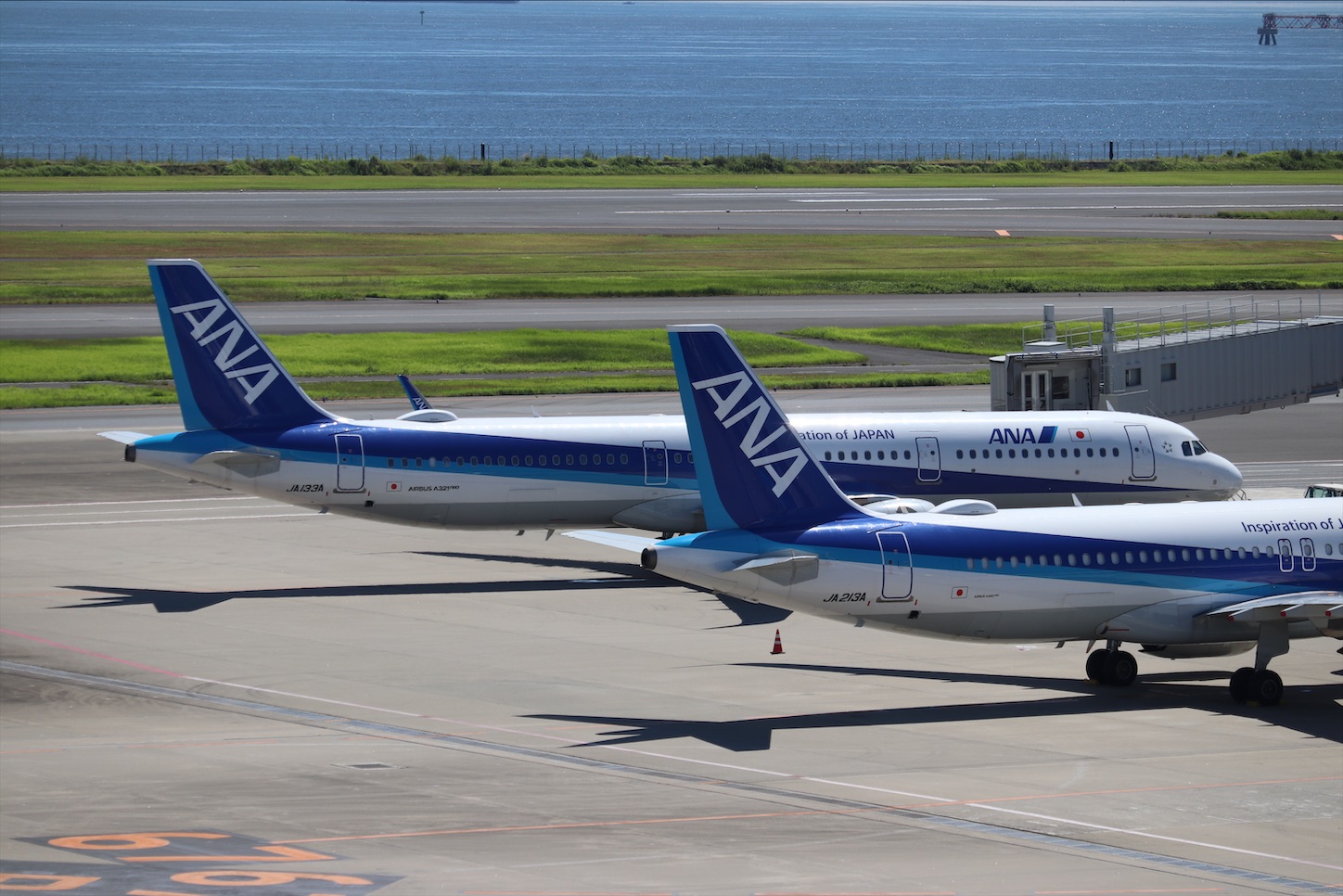 まるで国際線のようなフライト ANA 羽田-広島 NH677 普通席 搭乗記