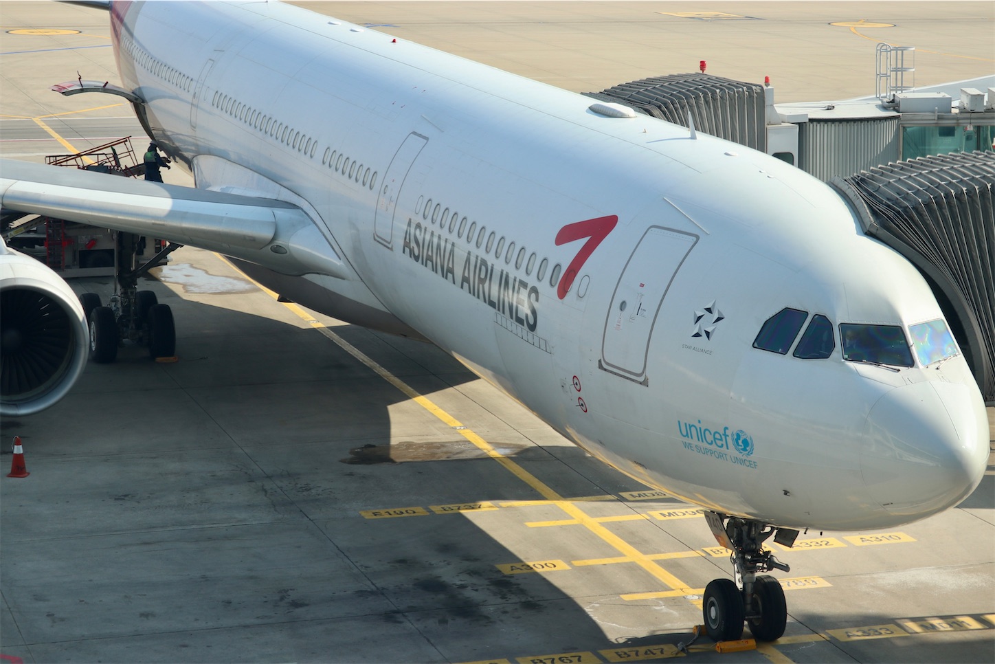 懐かしの肉厚シートで帰国 アシアナ航空 ソウル/仁川 - 東京成田 OZ106